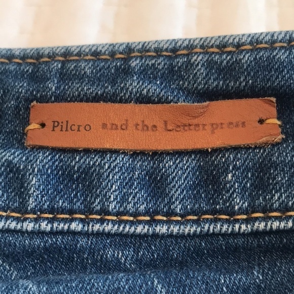 PILCRO by Anthropologie Mid-Rise Slim Denim Shorts Bermuda Size 25 - Picture 3 of 13